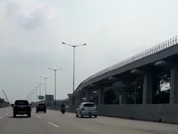 Viral Motor Boncengan 3 Masuk KM 12 Tol Bekasi, Senggol Mobil Lalu Jatuh
