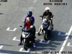 Viral Pemotor di Kota Kediri Pakai Masker Kecantikan Saat Ditegur Petugas