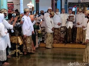 Keributan Warnai Penobatan Sultan Sepuh XV
