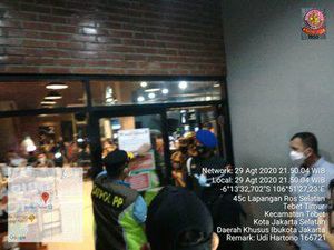 Satpol PP Tindak Kafe di Tebet Pelanggar Protokol Kesehatan, Ada yang Ditutup