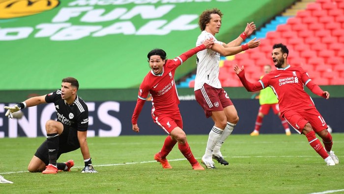 LONDON, ENGLAND - AUGUST 29: Takumi Minamino of Liverpool  celebrates after scoring his teams first goal  during the FA Community Shield final between Arsenal and Liverpool at Wembley Stadium on August 29, 2020 in London, England. (Photo by Justin Tallis/ pool via Getty Images)