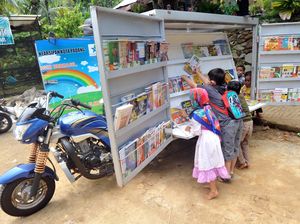 Unik! Becak Motor di Padang Dirombak Jadi Perpustakaan Keliling