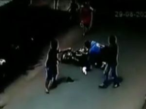 Detik-detik Aksi Heroik Warga Gagalkan Penjambretan di Bogor Detik-detik Aksi Heroik Warga Gagalkan Penjambretan di Bogor