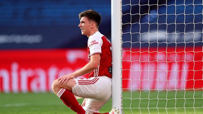 LONDON, ENGLAND - AUGUST 01: Kieran Tierney of Arsenal reacts during the Heads Up FA Cup Final match between Arsenal and Chelsea at Wembley Stadium on August 01, 2020 in London, England. Football Stadiums around Europe remain empty due to the Coronavirus Pandemic as Government social distancing laws prohibit fans inside venues resulting in all fixtures being played behind closed doors. (Photo by Catherine Ivill/Getty Images)