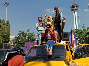 Aksi Biduan Dangdut Minta Izin Hiburan Dibuka