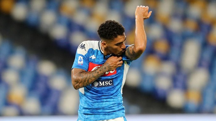NAPLES, ITALY - JULY 25: Allan of SSC Napoli celebrates after scoring the 2-0 goal during the Serie A match between SSC Napoli and  US Sassuolo at Stadio San Paolo on July 25, 2020 in Naples, Italy. (Photo by Francesco Pecoraro/Getty Images)
