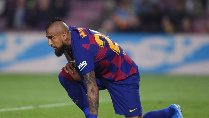 BARCELONA, SPAIN - OCTOBER 29: Arturo Vidal of FC Barcelona reacts during the Liga match between FC Barcelona and Real Valladolid CF at Camp Nou on October 29, 2019 in Barcelona, Spain. (Photo by Alex Caparros/Getty Images)