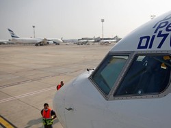 Bersejarah, Penerbangan Perdana Maskapai Israel El Al ke Abu Dhabi