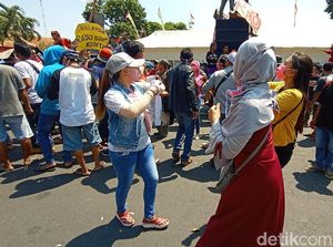 Video Biduan Dangdut Joget di Jalan, Tuntut Izin Manggung Dibuka Video Biduan Dangdut Joget di Jalan, Tuntut Izin Manggung Dibuka