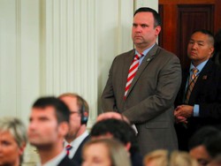 Saat Donald Trump Puji Admin Akun Twitter @realDonaldTrump