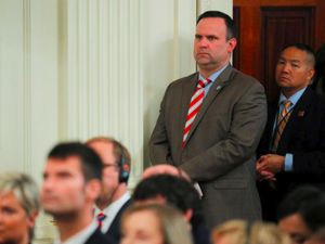 Saat Donald Trump Puji Admin Akun Twitter @realDonaldTrump Saat Donald Trump Puji Admin Akun Twitter @realDonaldTrump