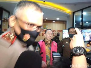 Pakai Rompi Pink, Djoko Tjandra Bungkam Usai Diperiksa 7 Jam