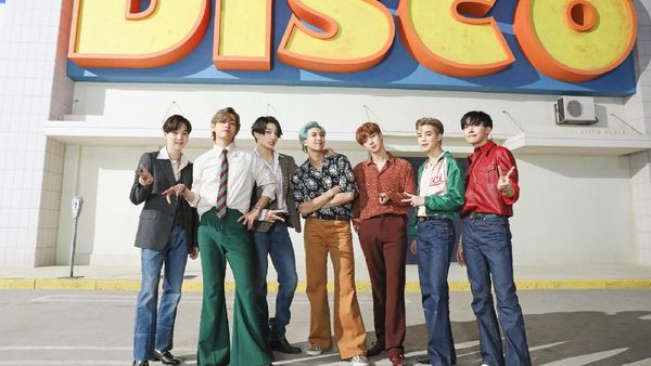 5 Gaya BTS di Video Dynamite yang Kini Sudah Habis Terjual