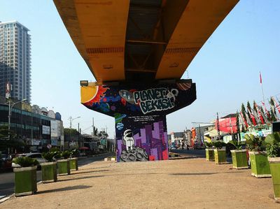 Flyover Rawa Panjang Bekasi Dihias Mural Lawan COVID-19
