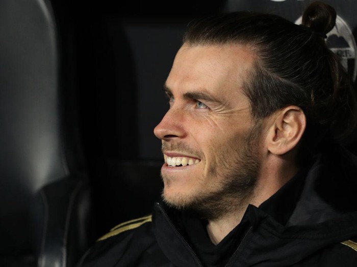 VALENCIA, SPAIN - DECEMBER 15: Gareth Bale of Real Madrid looks on during the Liga match between Valencia CF and Real Madrid CF at Estadio Mestalla on December 15, 2019 in Valencia, Spain. (Photo by Angel Martinez/Getty Images)
