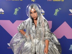 Lady Gaga Serba Putih Sambut Pelantikan Joe Biden