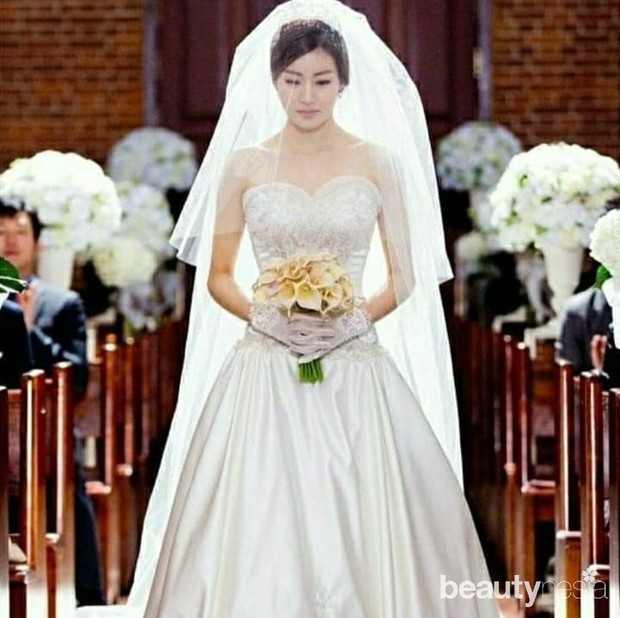 Kang Sora dipersunting sang tunangan yang merupakan seorang apoteker. Pernikahan keduanya digelar tertutup dan hanya dihadiri keluarga kedua mempelai.