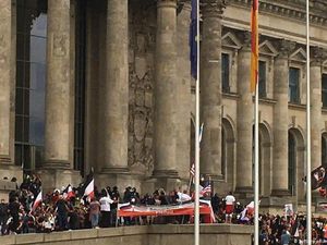 Kalangan Politik Jerman Kecam Bendera dan Simbol Nazi di Gedung Parlemen