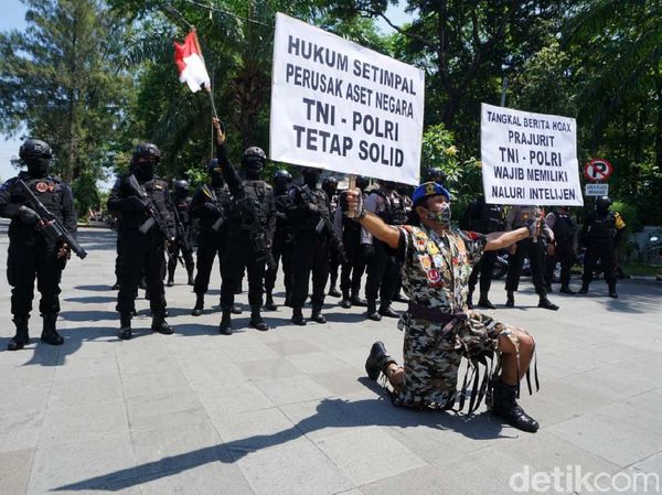 Aksi Damai TNI-Polri Solo Tolak Hoax