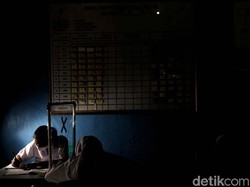 Polisi di Makassar Berkeliling Demi Siswa Sekolah Online