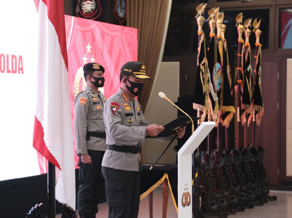 Kapolri Pimpin Sertijab 8 Kapolda Baru Kapolri Pimpin Sertijab 8 Kapolda Baru