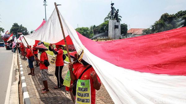 Petani Sumut Kembali Demo, Kini Bawa Bendera 100 Meter