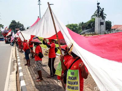 Petani Sumut Kembali Demo, Kini Bawa Bendera 100 Meter