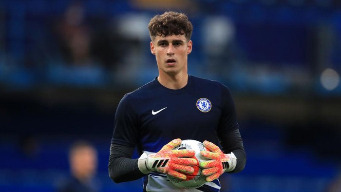 LONDON, ENGLAND - JULY 14: Kepa Arrizabalaga of Chelsea warms up ahead of the Premier League match between Chelsea FC and Norwich City at Stamford Bridge on July 14, 2020 in London, England. Football Stadiums around Europe remain empty due to the Coronavirus Pandemic as Government social distancing laws prohibit fans inside venues resulting in all fixtures being played behind closed doors. (Photo by Adam Davy/Pool via Getty Images)