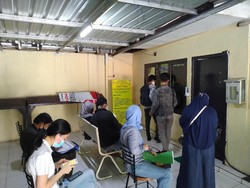 Usai Dirusak, Polsek Ciracas Tetap Buka Pelayanan