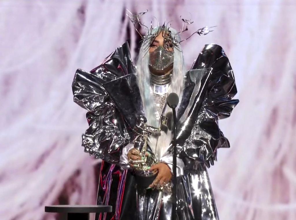 Lady Gaga Pakai Masker Buatan Indonesia, Ini Kata Sang Desainer Lady Gaga Pakai Masker Buatan Indonesia, Ini Kata Sang Desainer