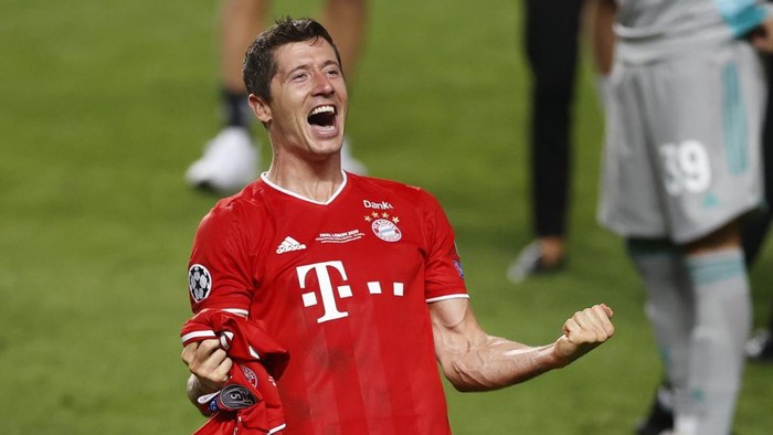 Lewandowski Bayern Munichs Polish forward Robert Lewandowski celebrates after winning at the end of the UEFA Champions League final football match between Paris Saint-Germain and Bayern Munich at the Luz stadium in Lisbon on August 23, 2020. (Photo by MATTHEW CHILDS / POOL / AFP)