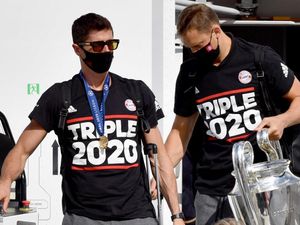 Loew: Neuer Lebih Layak Raih Ballon dOr Ketimbang Lewandowski