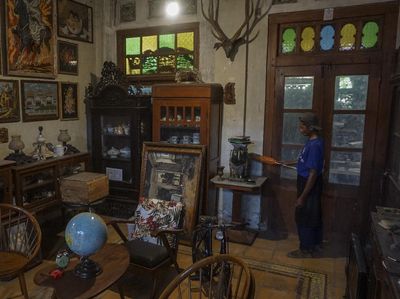 Meraup Cuan Lewat Penjualan Barang Kuno