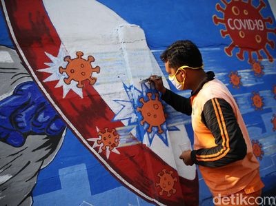 Mural di Bukit Duri Ini Minta Warga Waspada COVID-19