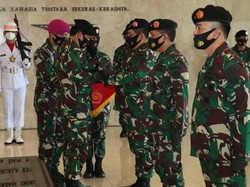 Panglima Pimpin Upacara Penyerahan Jabatan Kabais dan Sertijab Kapusku TNI