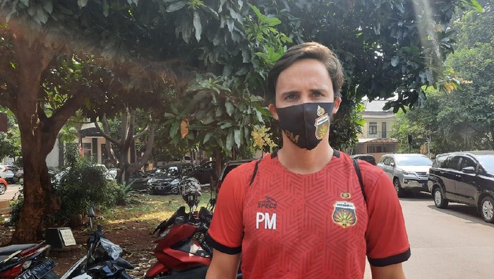 Paul Munster selepas memimpin latihan Bhayangkara FC.