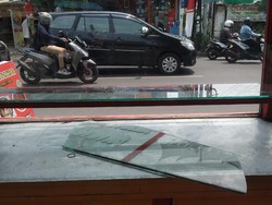 Detik-detik Perusakan Belasan Gerobak PKL di Jaktim yang Ditangani TNI