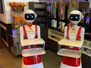 5 Robot Pelayan Ini Jadi Solusi Efektif di Tengah Pandemi Corona