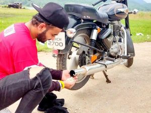 Bikers Ini Masak Popcorn di Lubang Knalpot, Matang Gak Tuh?