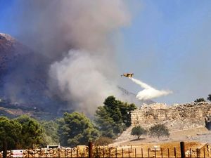 Situs Arkeologi Mycenae di Yunani Terbakar Situs Arkeologi Mycenae di Yunani Terbakar