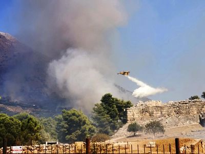 Situs Arkeologi Mycenae di Yunani Terbakar