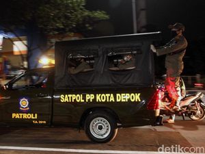 Satpol PP Bubarkan Kerumunan Nobar Bola di Depok, Panitia Diperiksa