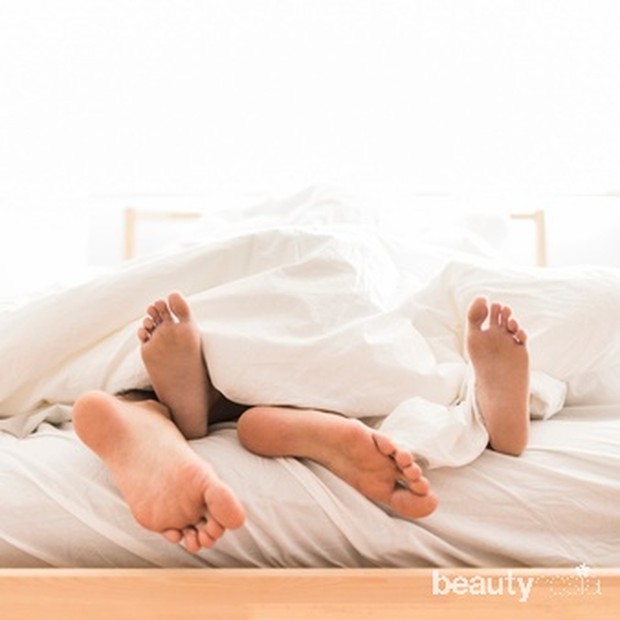 Kebanyakan ahli terapi seks setuju bahwa berhubungan seks kurang dari 10 kali dalam setahun menandakan bahwa pernikahanmu berjalan memang tanpa seks.