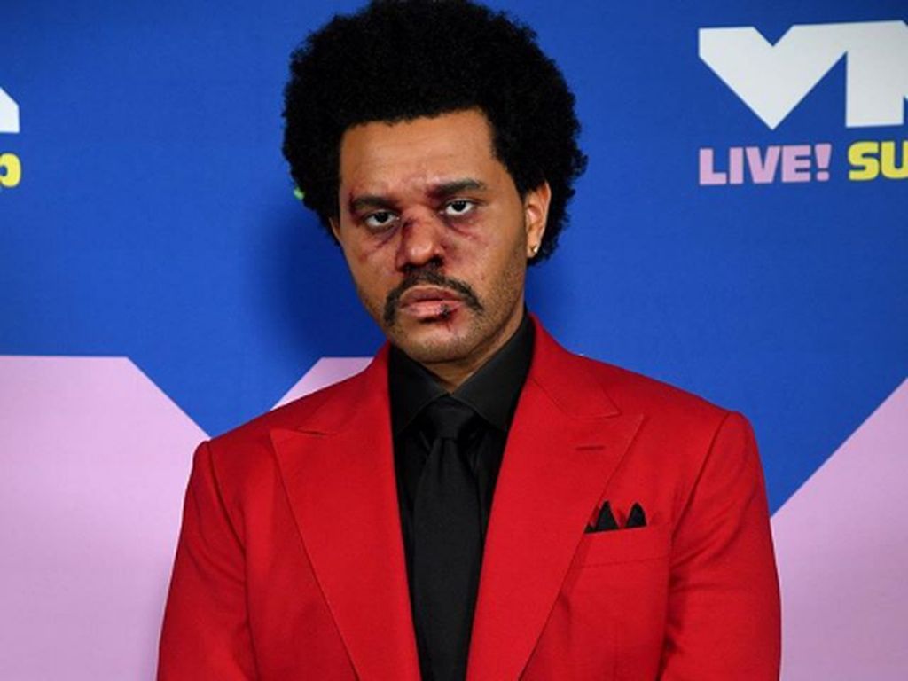 Jelang Super Bowl, The Weeknd Ungkap Alasan di Balik Wajah Perbannya