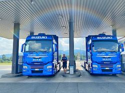 Tanggung Jawab Besar Sopir Truk Ekspedisi Pengantar Motor MotoGP