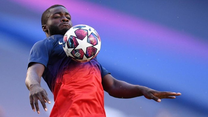 Leipzigs French defender Dayot Upamecano warm up prior the UEFA Champions League semi-final football match between Leipzig and Paris Saint-Germain at the Luz stadium in Lisbon on August 18, 2020. (Photo by David Ramos / POOL / AFP)