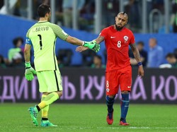 Arturo Vidal Tidak Lagi Berteman dengan Claudio Bravo