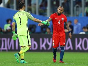 Arturo Vidal Tidak Lagi Berteman dengan Claudio Bravo Arturo Vidal Tidak Lagi Berteman dengan Claudio Bravo