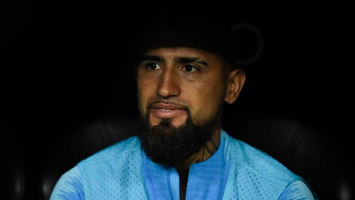 MADRID, SPAIN - MARCH 02: Arturo Vidal of FC Barcelona looks on during the La Liga match between Real Madrid CF and FC Barcelona at Estadio Santiago Bernabeu on March 02, 2019 in Madrid, Spain. (Photo by David Ramos/Getty Images)