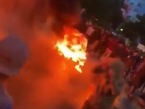 Video: Swedia Rusuh Gegara Politikus Pembakar Al-Quran Ditangkap Video: Swedia Rusuh Gegara Politikus Pembakar Al-Quran Ditangkap